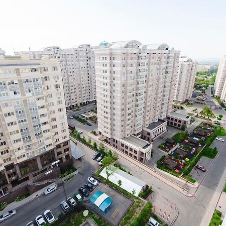 Razmestim В Жк Шахристан На 15 Этаже Almaty Bagian luar foto