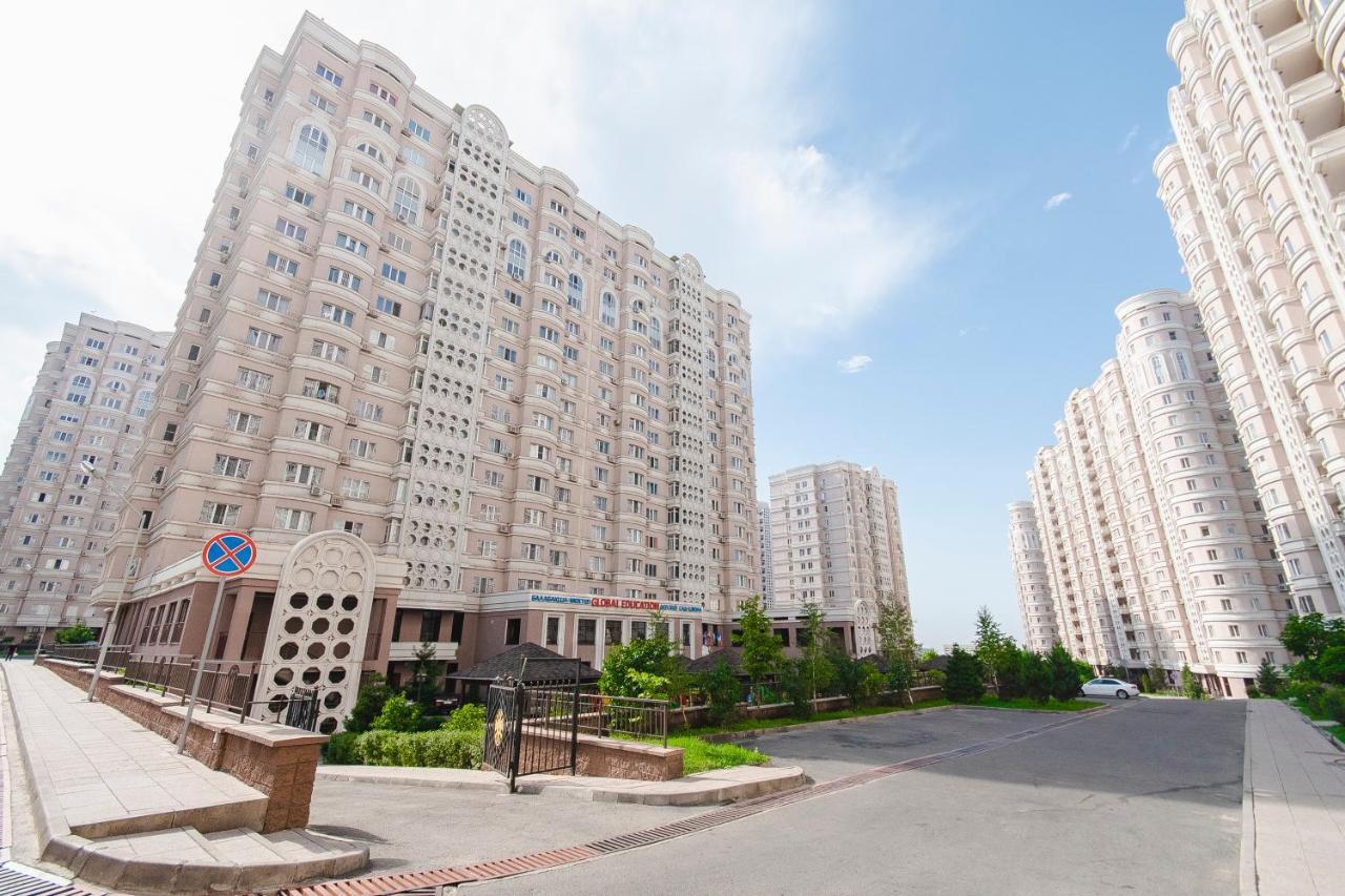 Razmestim В Жк Шахристан На 15 Этаже Almaty Bagian luar foto